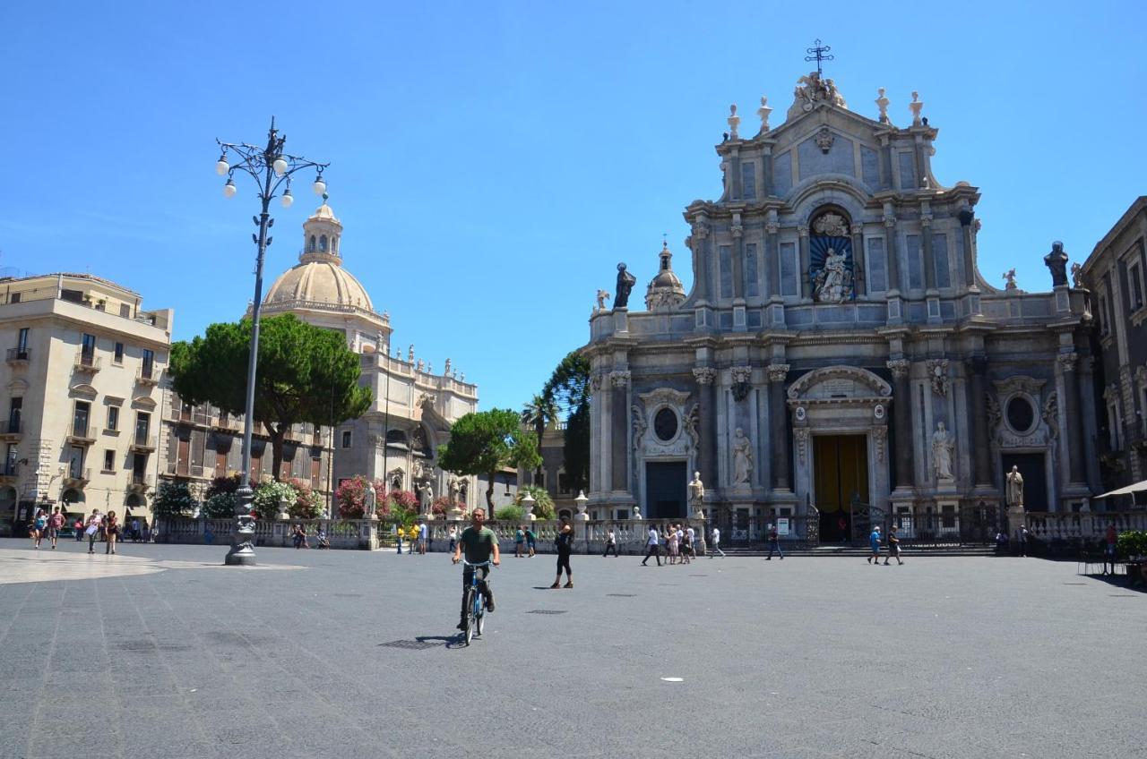 Tre Stelle Al Duomo Acomodação com café da manhã Catânia Exterior foto